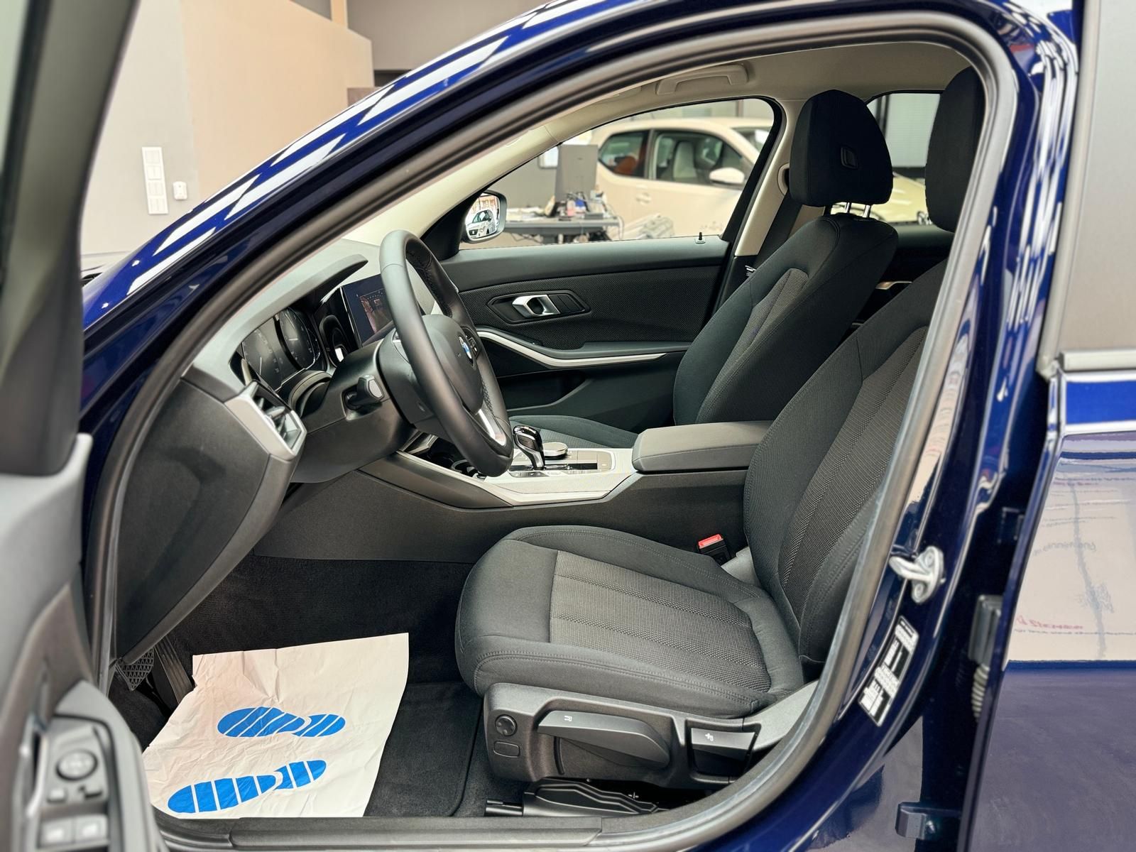 BMW 320i Advantage - Samsaru's Car Outlet