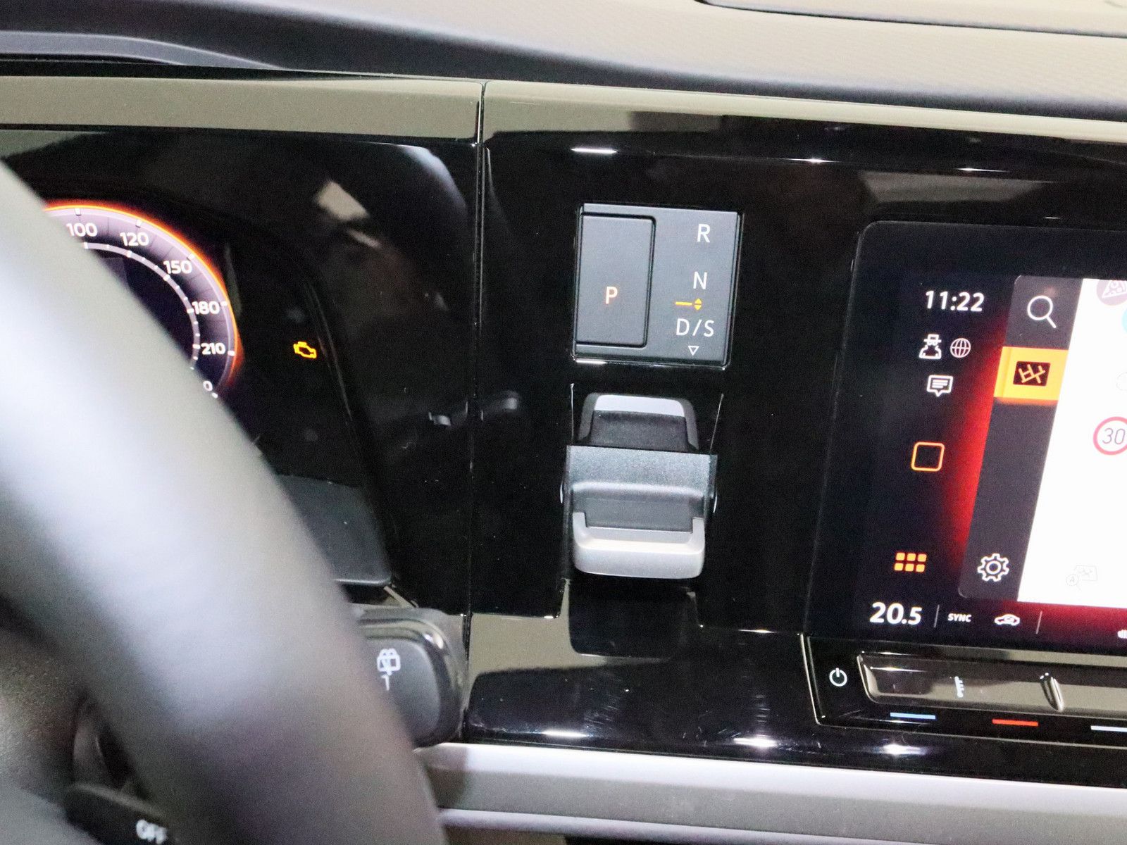 Volkswagen T7 Multivan 2.0 TDI Style - Samsaru's Car Outlet