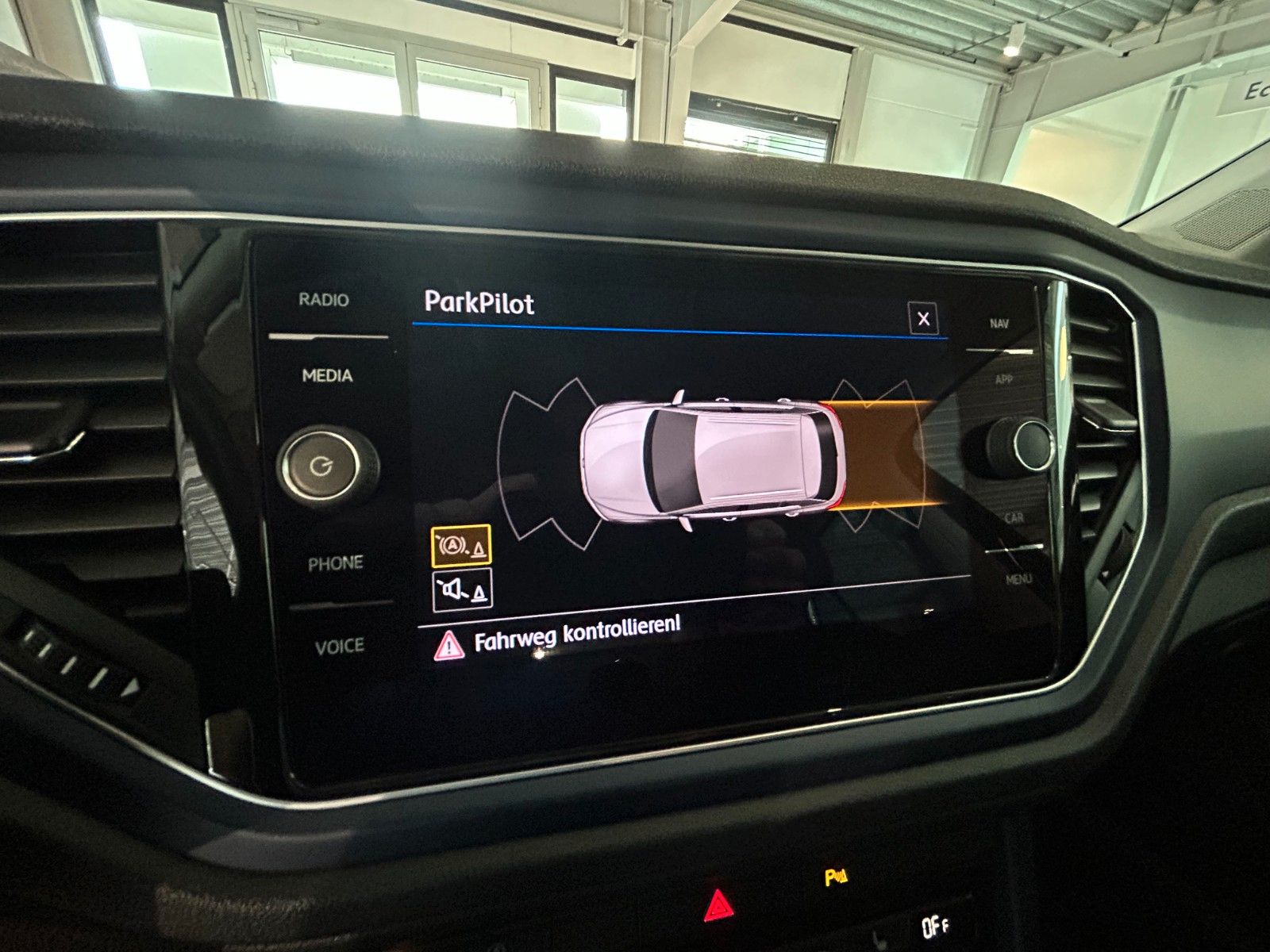 Volkswagen T-ROC 1.5 TSI United - Samsaru's Car Outlet
