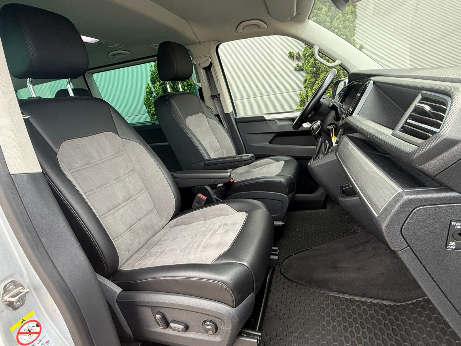 Volkswagen T6.1 MULTIVAN TDI 4MOTION DSG - Samsaru's Car Outlet