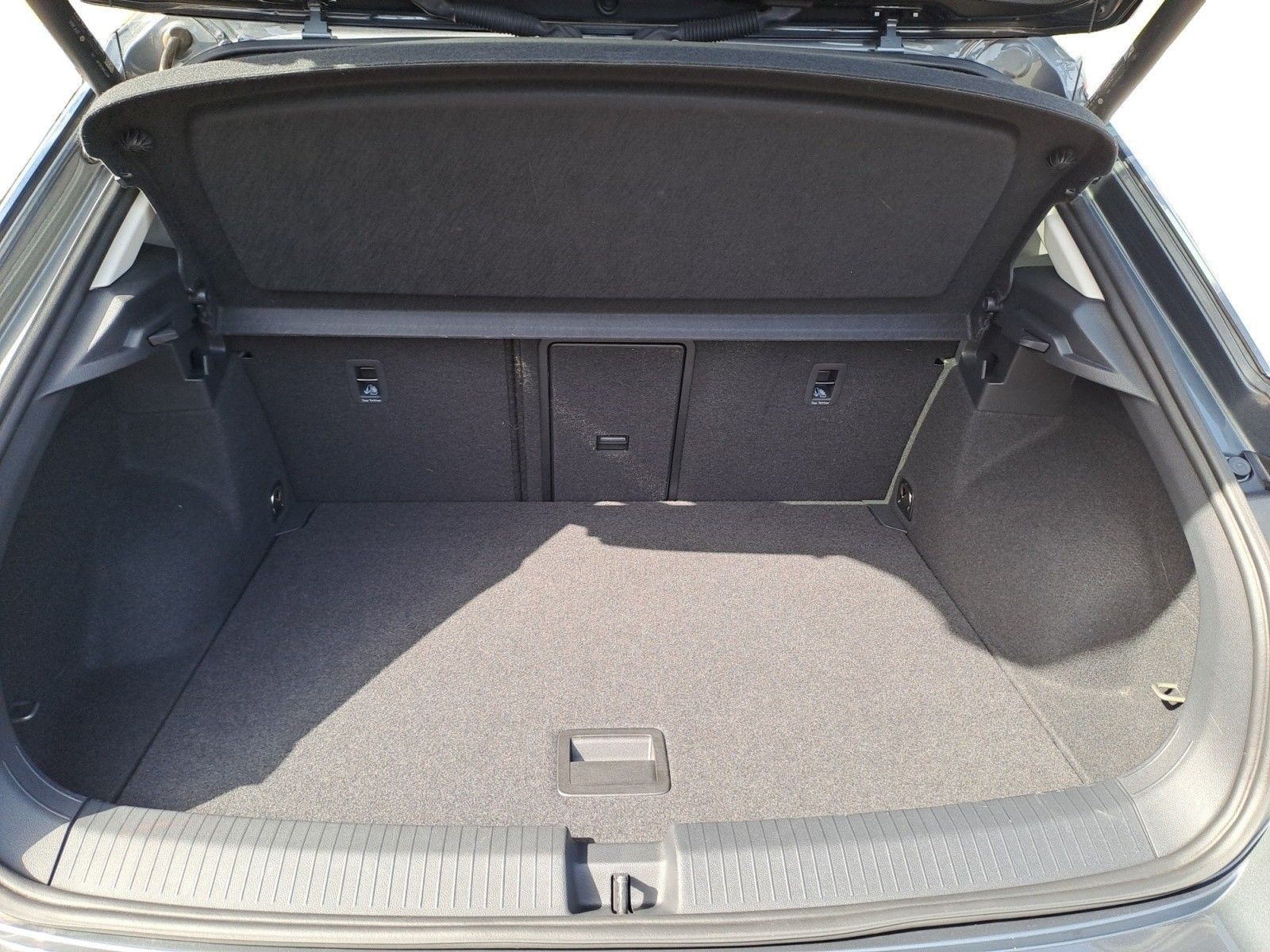 Volkswagen T-Roc 1.5 TSI *STYLE* - Samsaru's Car Outlet
