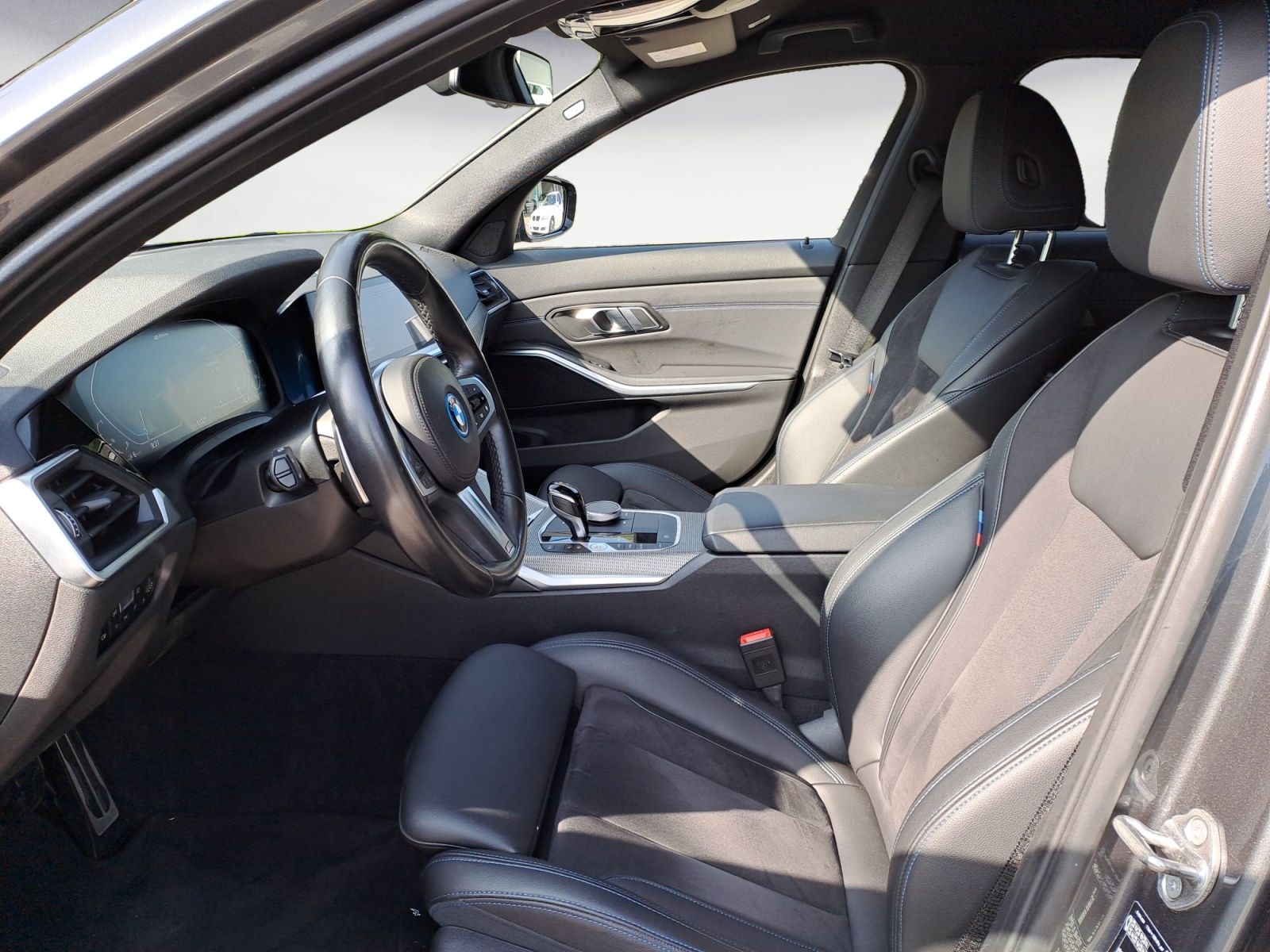 BMW 330e xDrive Touring - Samsaru's Car Outlet
