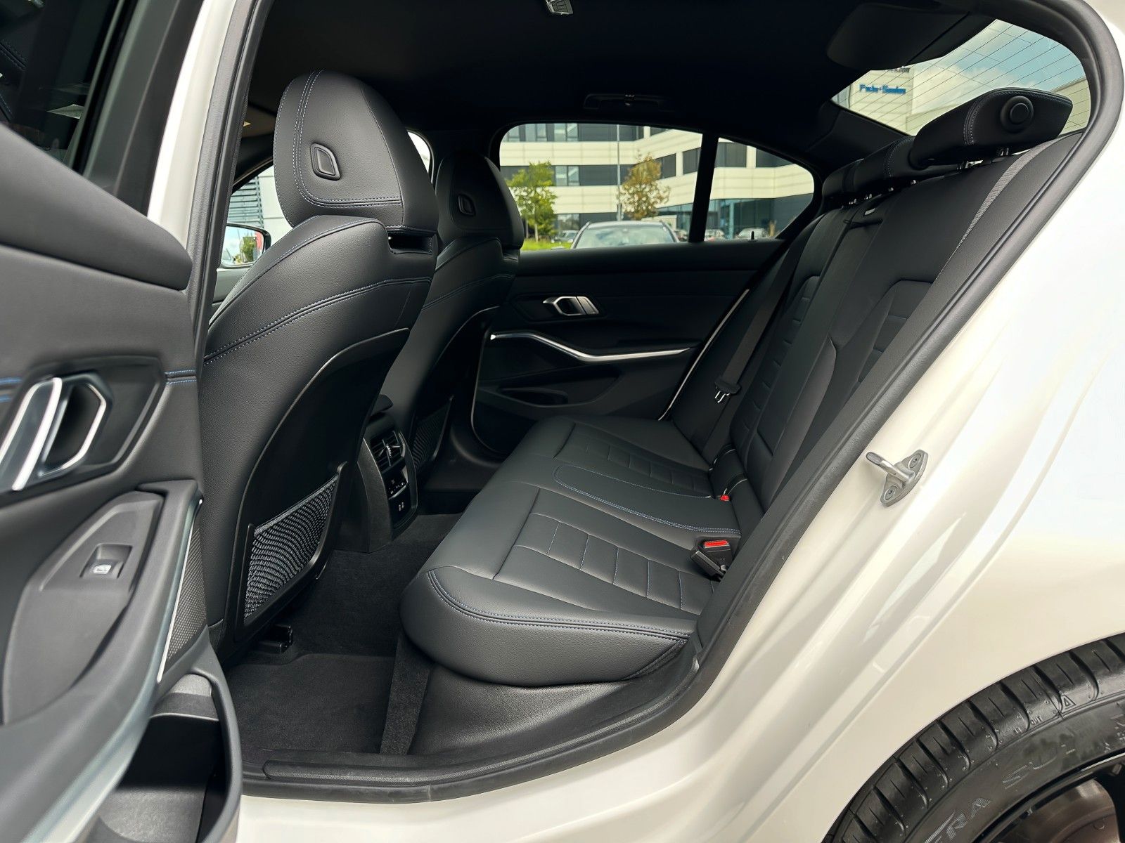 BMW 330 i xD M Sport - Samsaru's Car Outlet