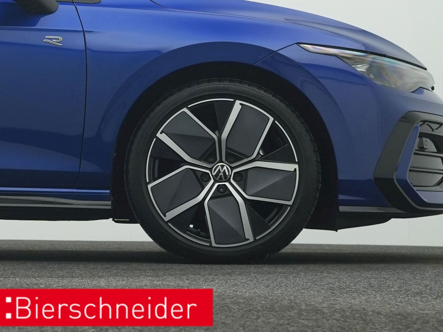 Volkswagen Golf 8 1.5 eTSI DSG R-Line BLACK-STYLE 5-J.-GAR