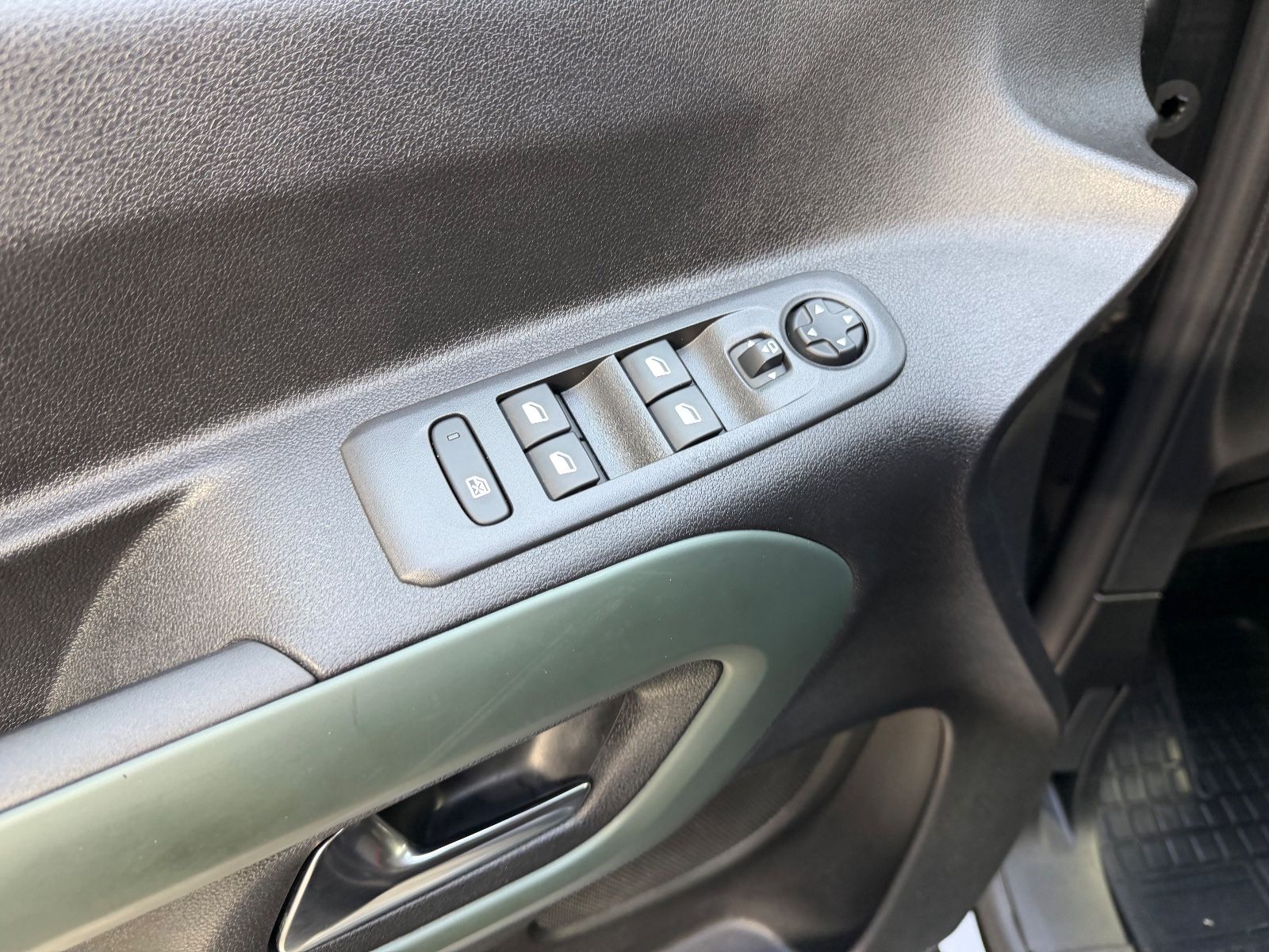 Citroën Berlingo XL BlueHDi 130 EAT8 SHINE+ANHÄNGERKUP.+