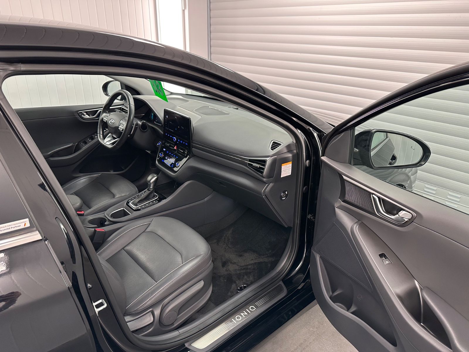 Hyundai IONIQ Prime Plug-In Hybrid - Samsaru's Car Outlet