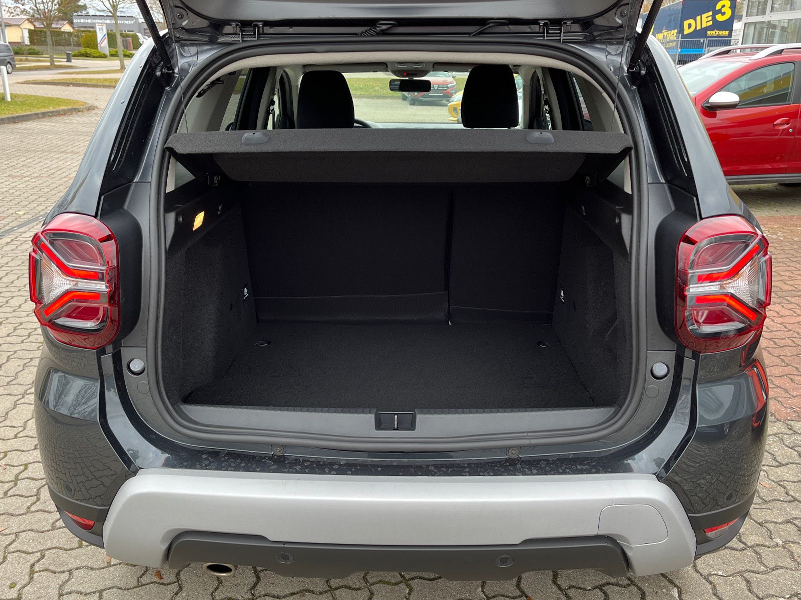 Dacia Duster TCe100 Prestige - Samsaru's Car Outlet