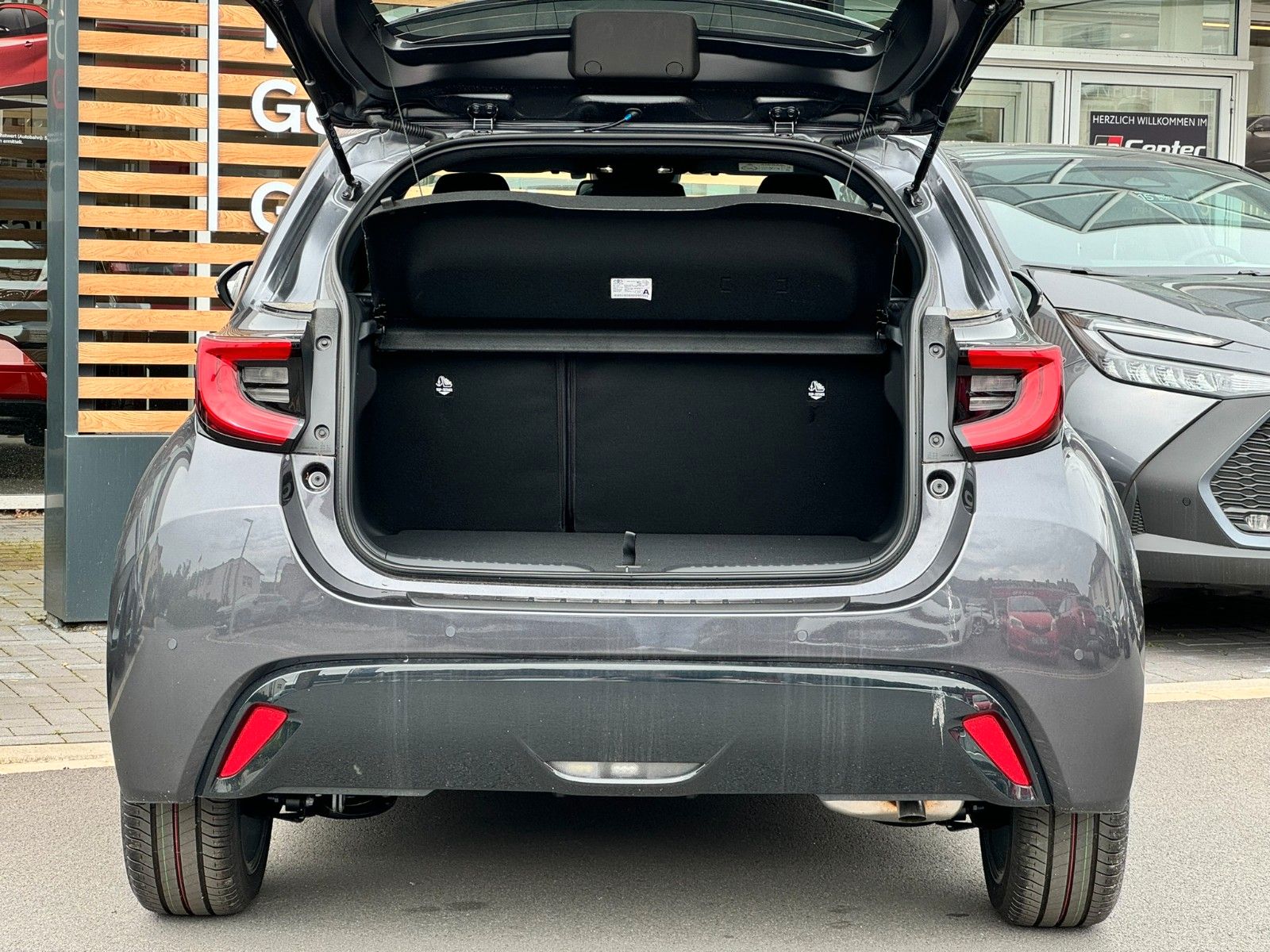 Toyota Yaris Hybrid Style | Leder | Kamera | PDC | LED