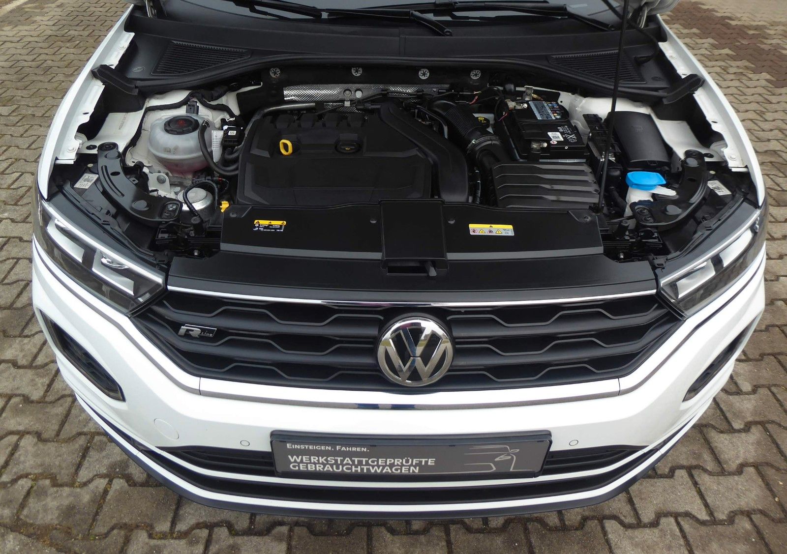 Volkswagen T-Roc Sport R-LINE - Samsaru's Car Outlet