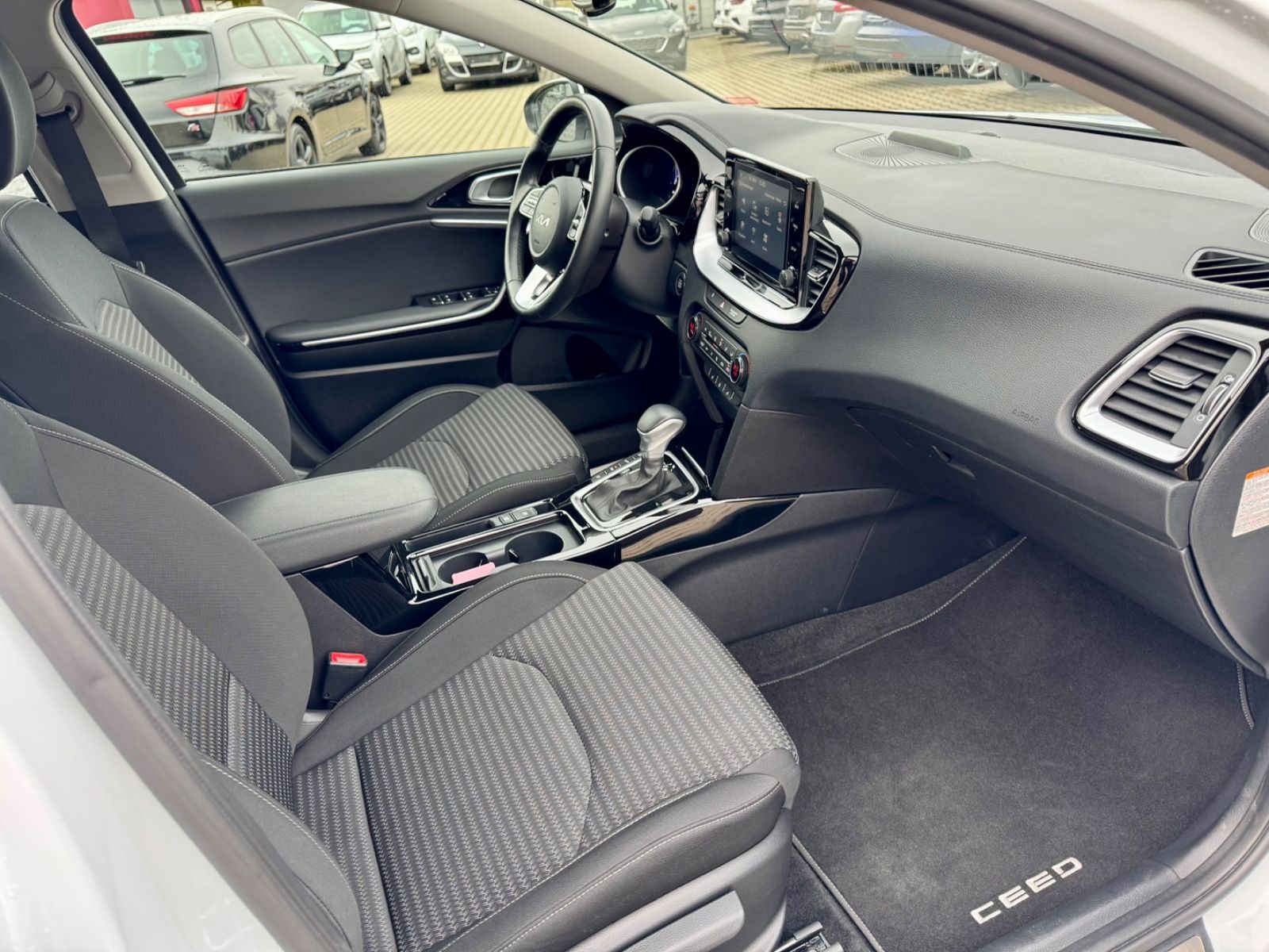 Kia cee'd - Samsaru's Car Outlet