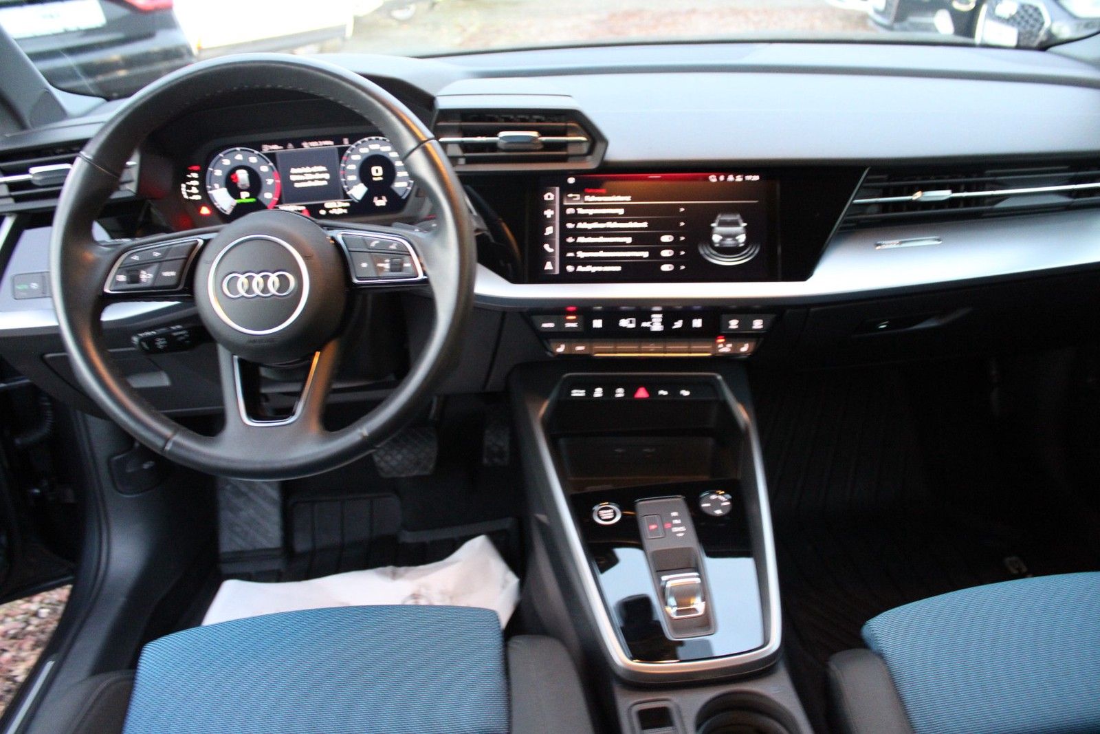 Audi A3 Sportback 35 TFSI advanced - Samsaru's Car Outlet