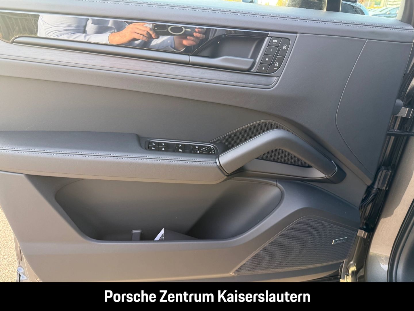 Porsche Cayenne E-Hybrid Black Edition HA-Lenkung 21-Zol