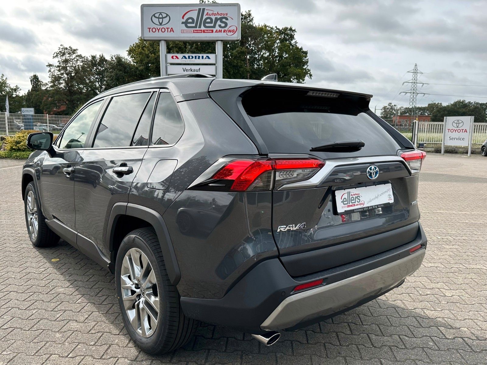 Toyota RAV 4 HYBRID PANORAMA LEDER NAVI DAB JBL 360°...