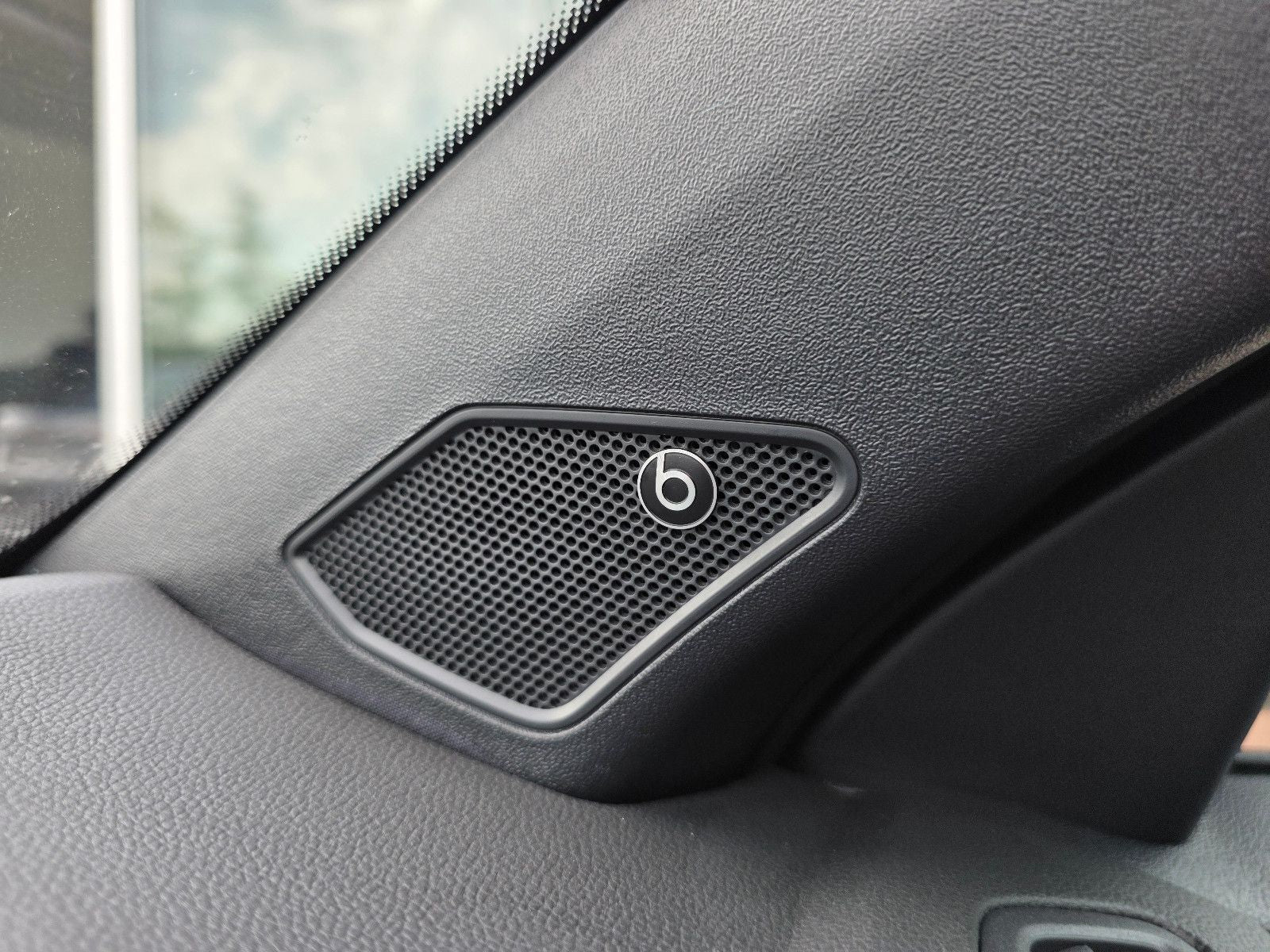 Volkswagen T-Roc R-Line Black - Samsaru's Car Outlet