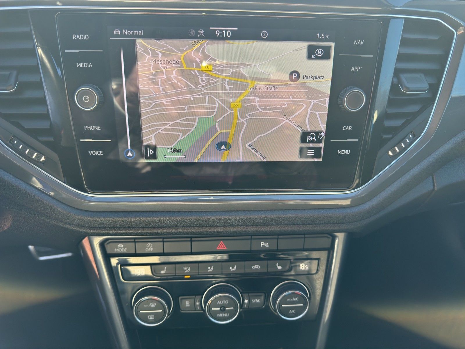 Volkswagen T-Roc 1.5 TSI Sport - Samsaru's Car Outlet