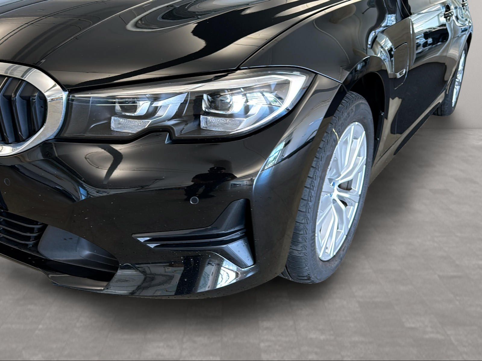 BMW 320e Touring - Samsaru's Car Outlet