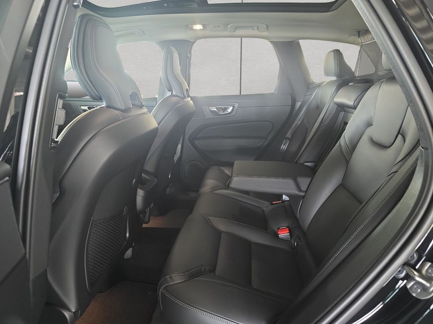 Volvo XC60 B5 B AWD Plus Dark 184 kW, 5-türig