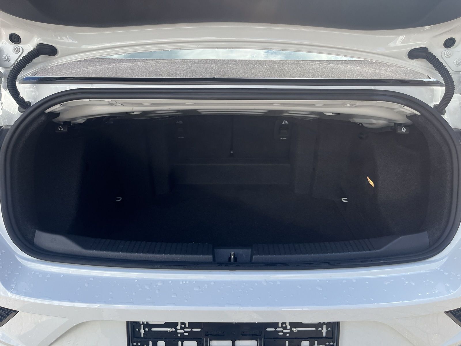 Volkswagen T-Roc R-Line - Samsaru's Car Outlet