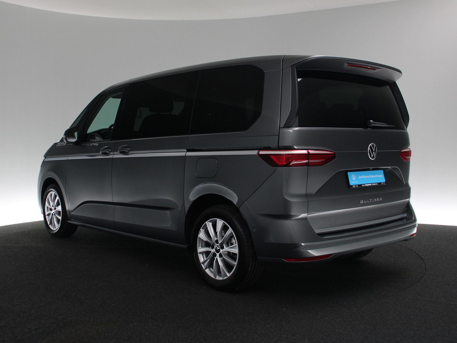 Volkswagen T7 Multivan 2.0 TDI Style - Samsaru's Car Outlet