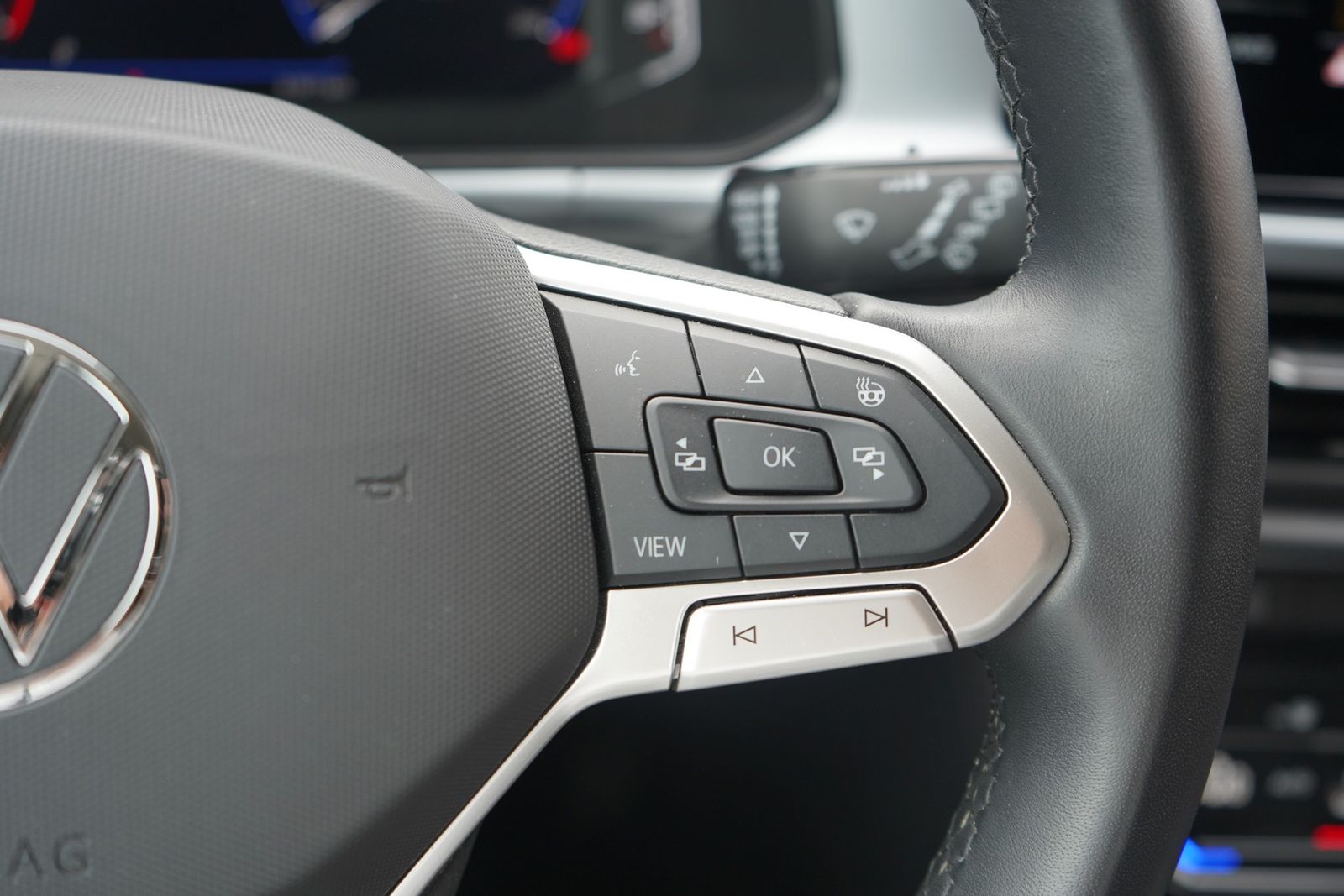 Volkswagen T-Roc 1.0 TSI Life - Samsaru's Car Outlet