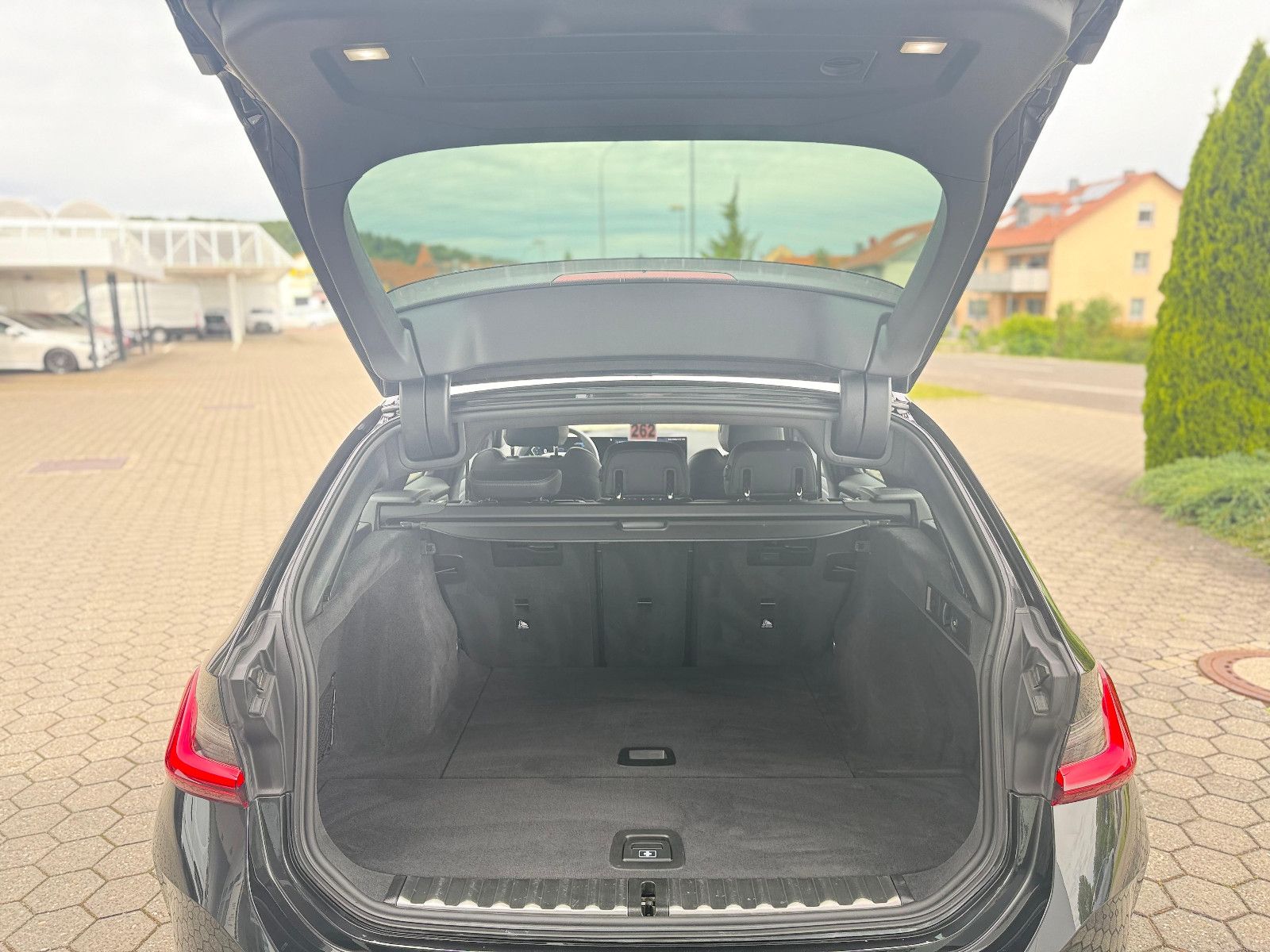 BMW 320d Touring - Samsaru's Car Outlet