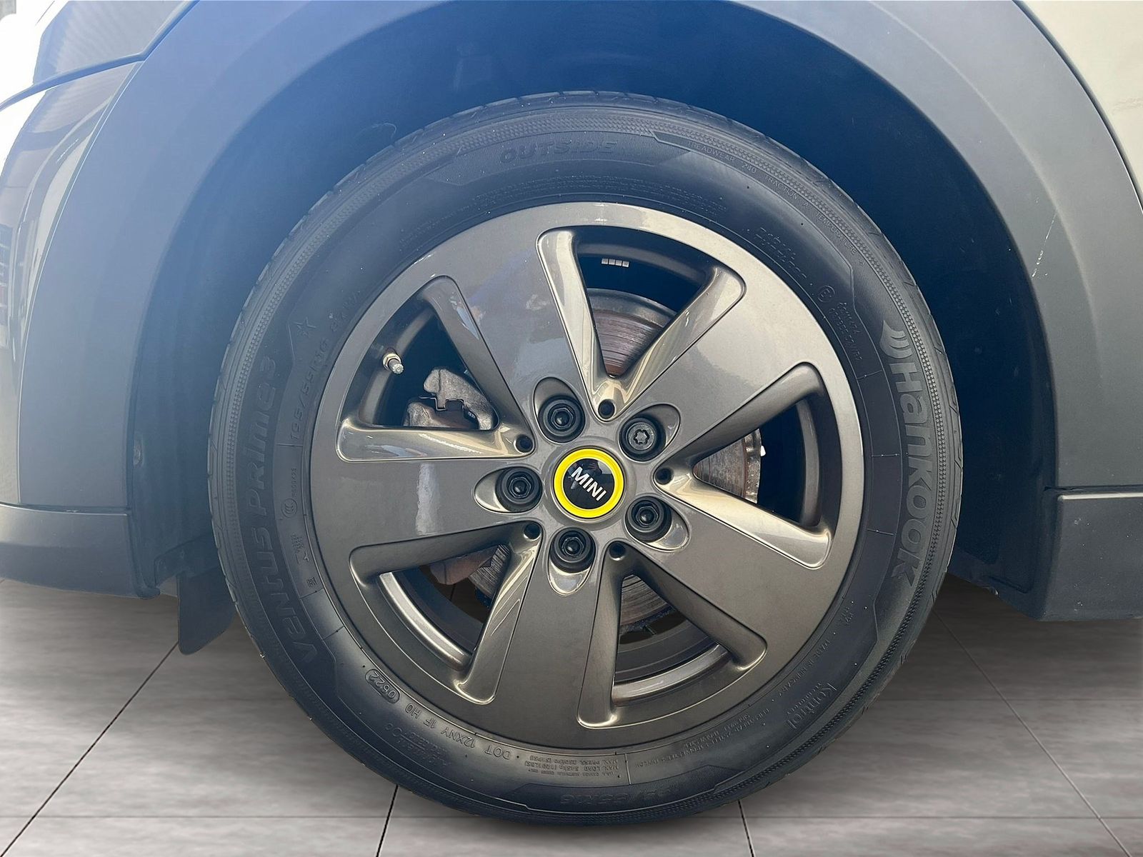 MINI Cooper SE Essential - Samsaru's Car Outlet