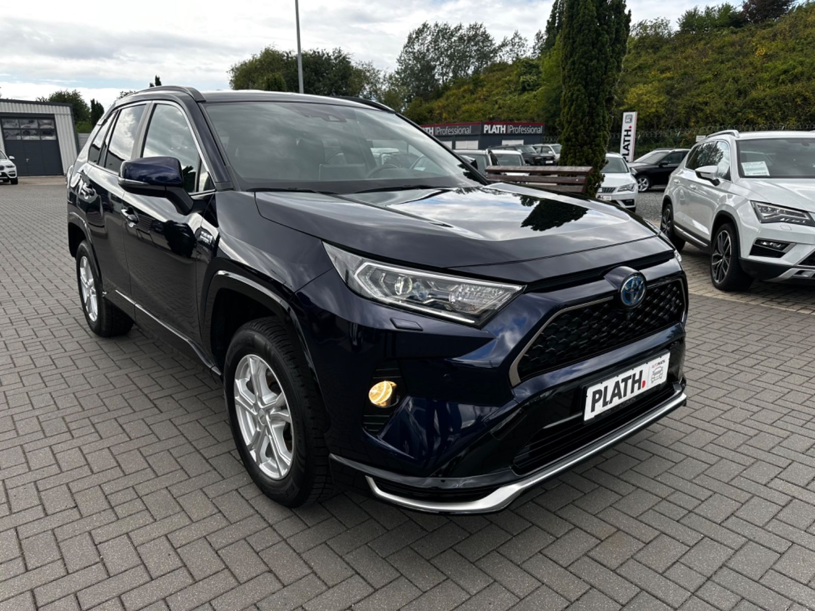 Toyota RAV 4 Plug-in Hybrid 4x4 Executive - Samsaru's Car Outlet