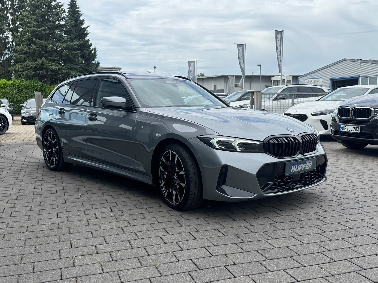 BMW 320 d xDriv Tou M Sport PRO ACC°Pano-Mem.°Stdhzg