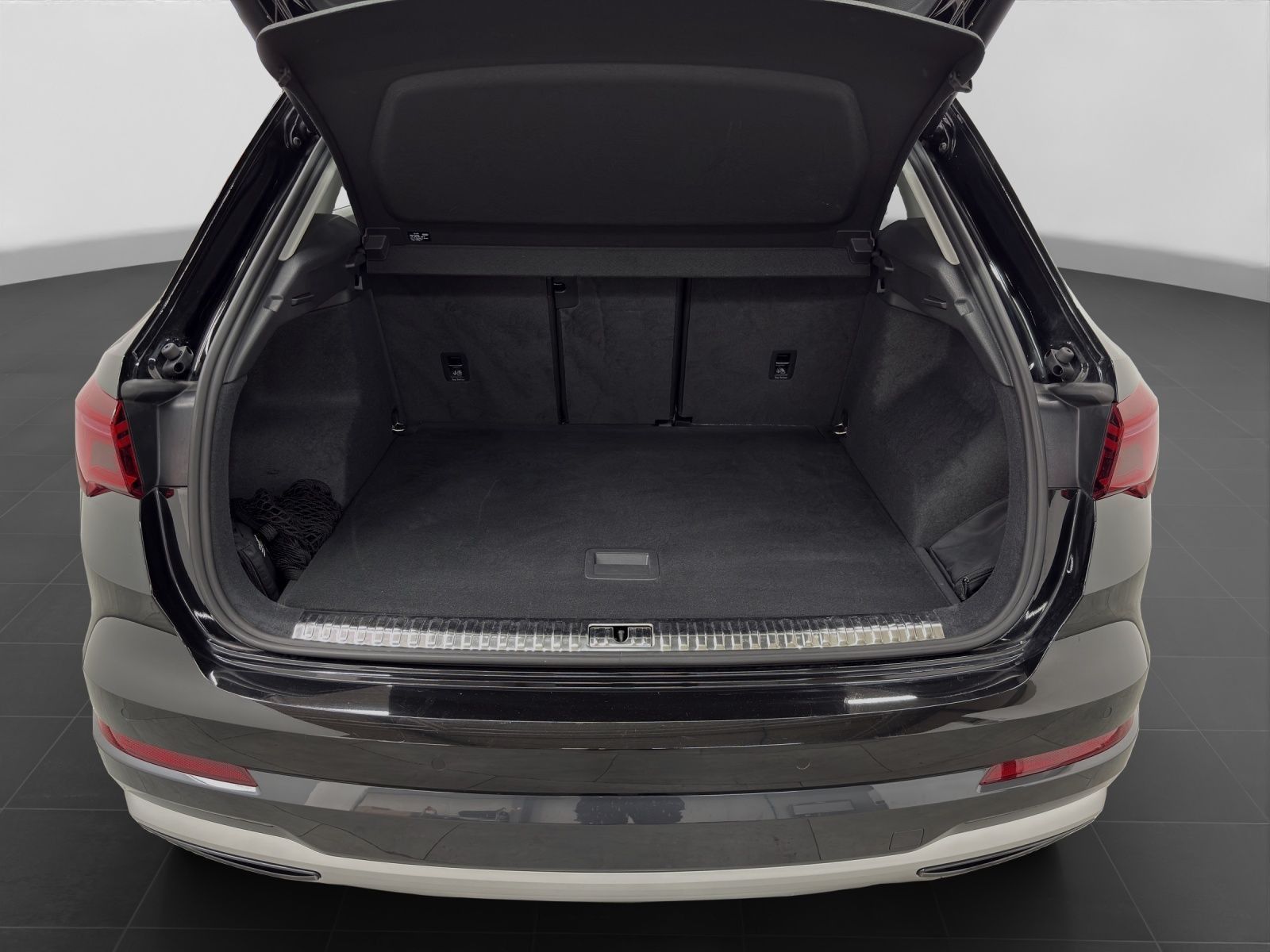 Audi Q3 40 TDI Q ADVANCED - Samsaru's Car Outlet