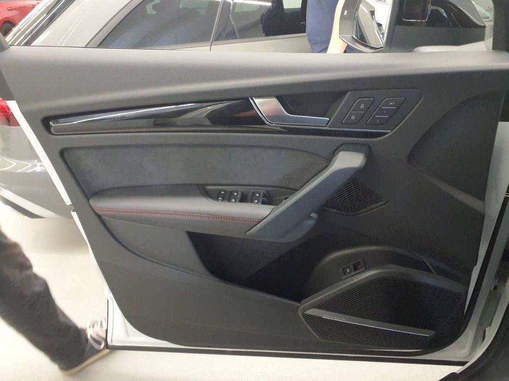 Audi Q5 S line 45 TFSI quattro - Samsaru's Car Outlet