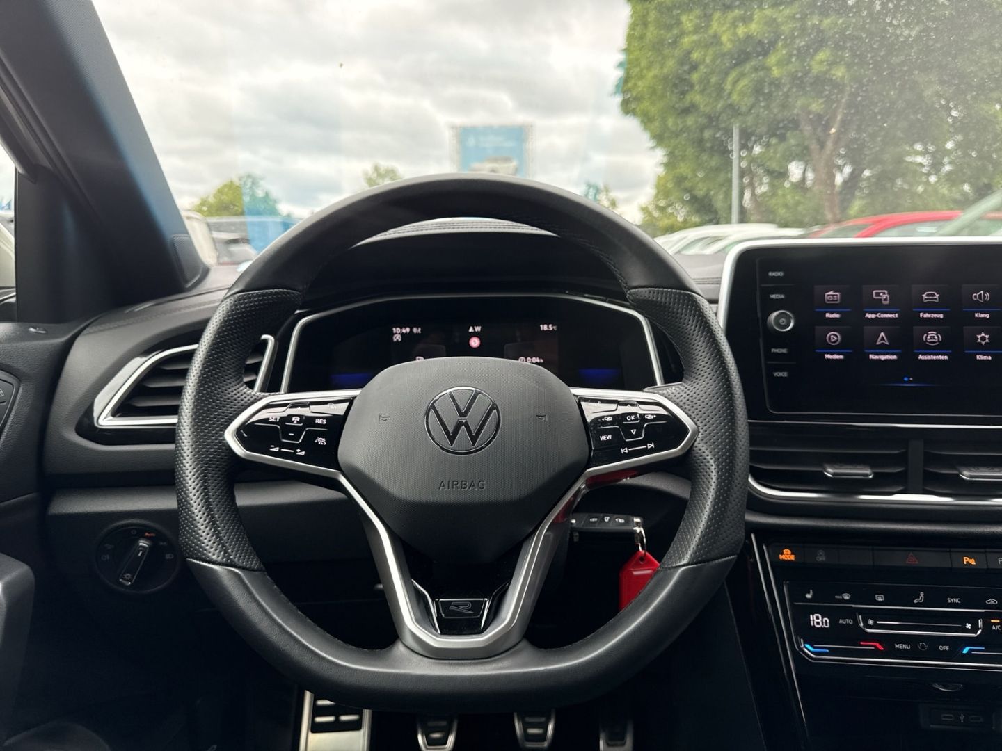 Volkswagen T-Roc 2.0 TDI R-Line - Samsaru's Car Outlet