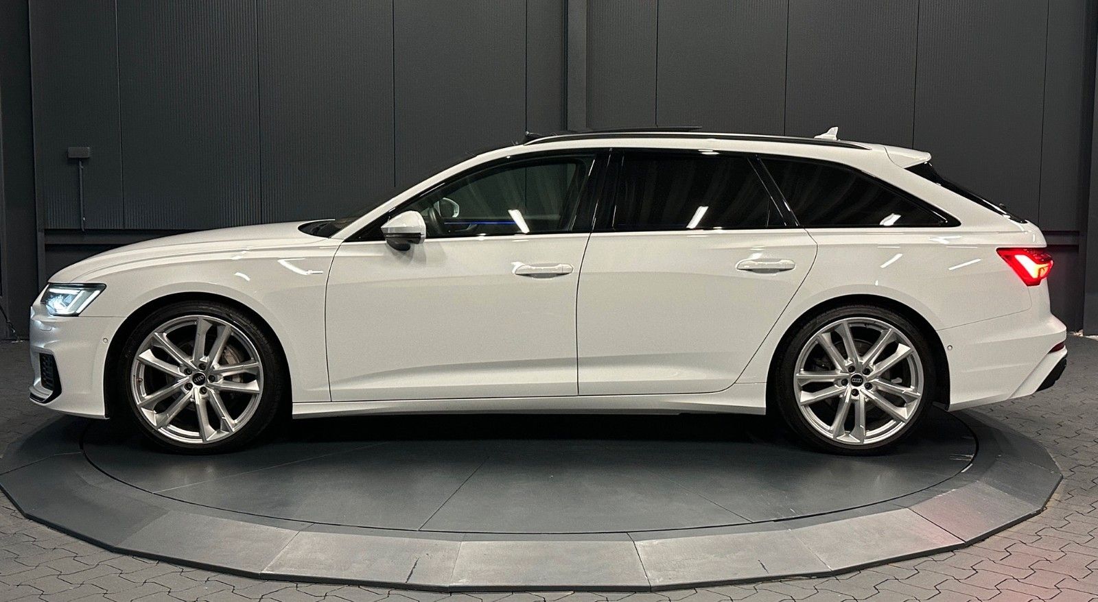 Audi A6 Avant 45 TFSI quat. Sport/S-Line*21Zoll*PANOR