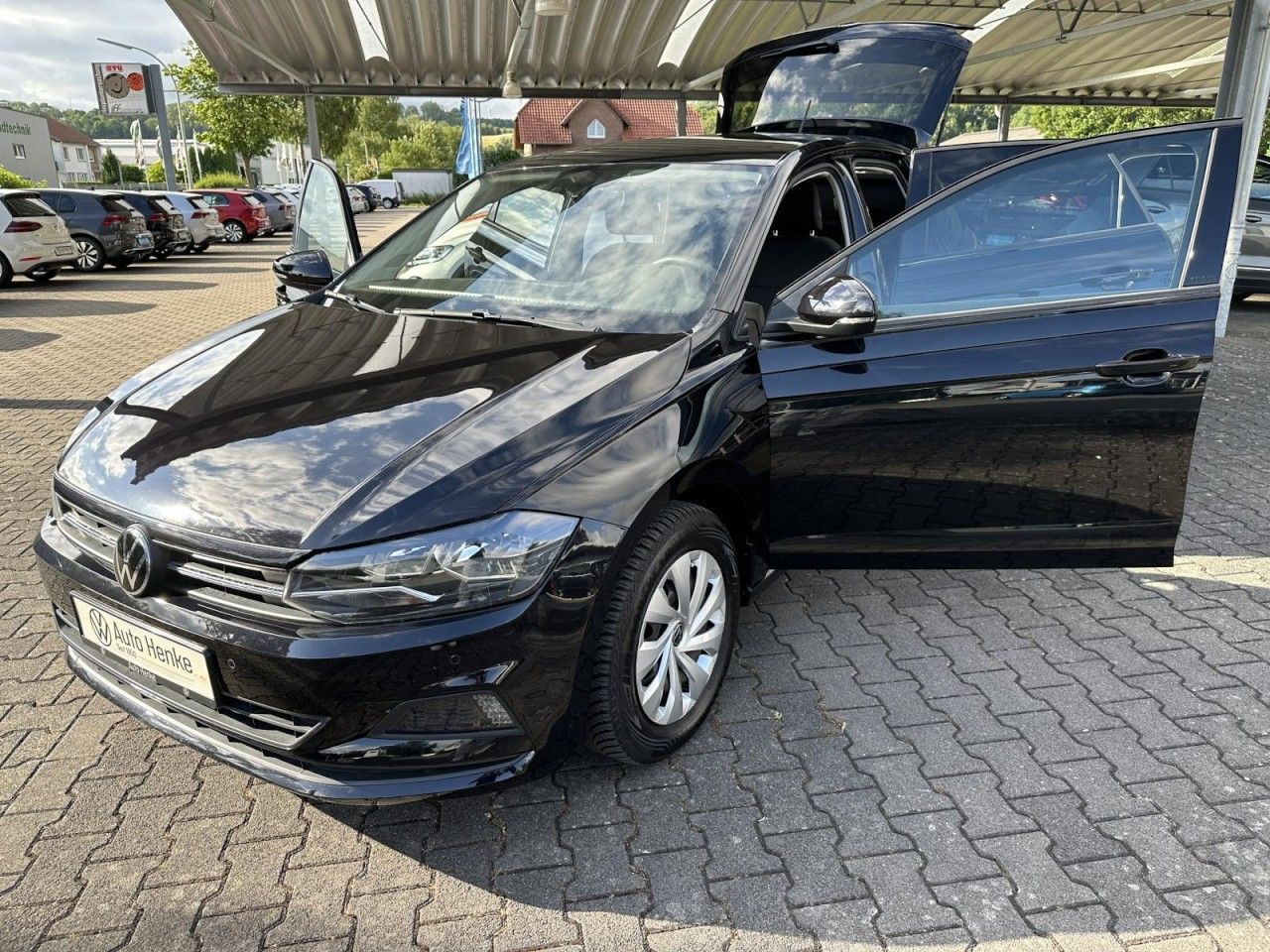 Volkswagen Polo 1.0 TSI DSG - Samsaru's Car Outlet