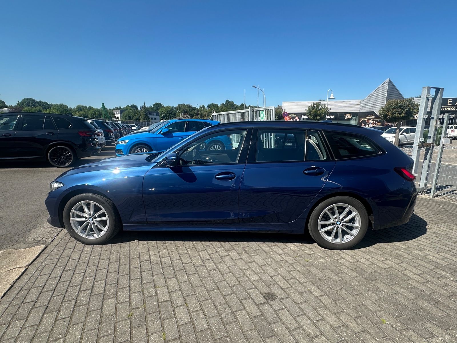 BMW 320 d Touring - Samsaru's Car Outlet