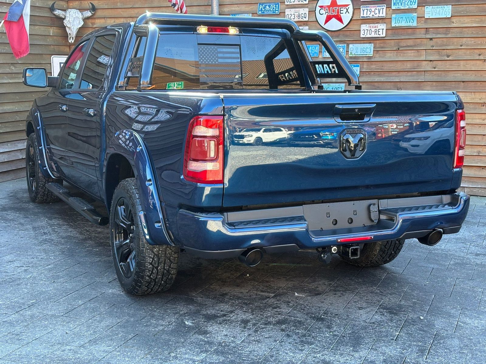 Dodge RAM 1500 Laramie LED AHK Memory 4x4 6-Sitzer