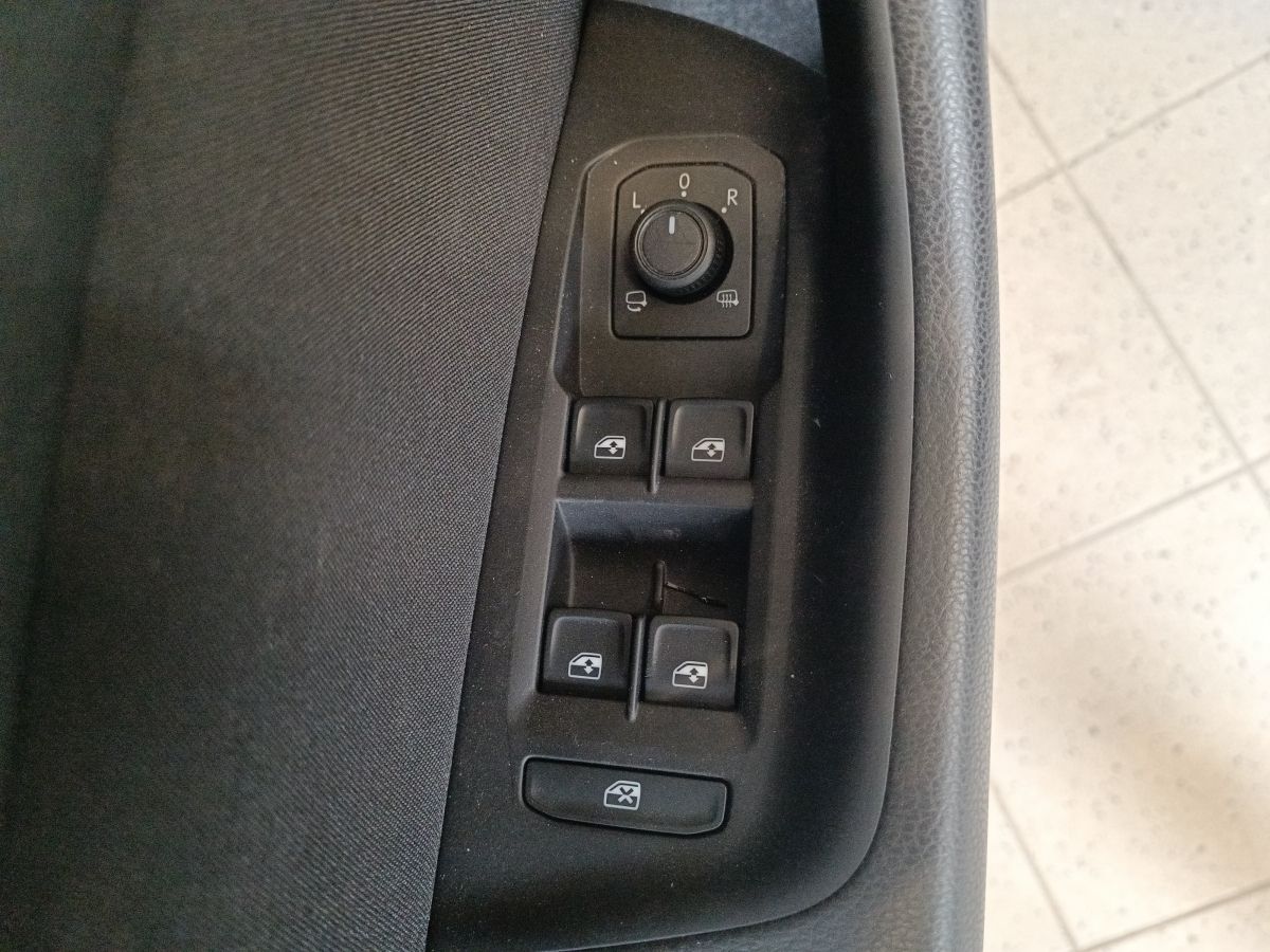 Volkswagen Passat Var. 1.5 TSI Business DSG - Samsaru's Car Outlet