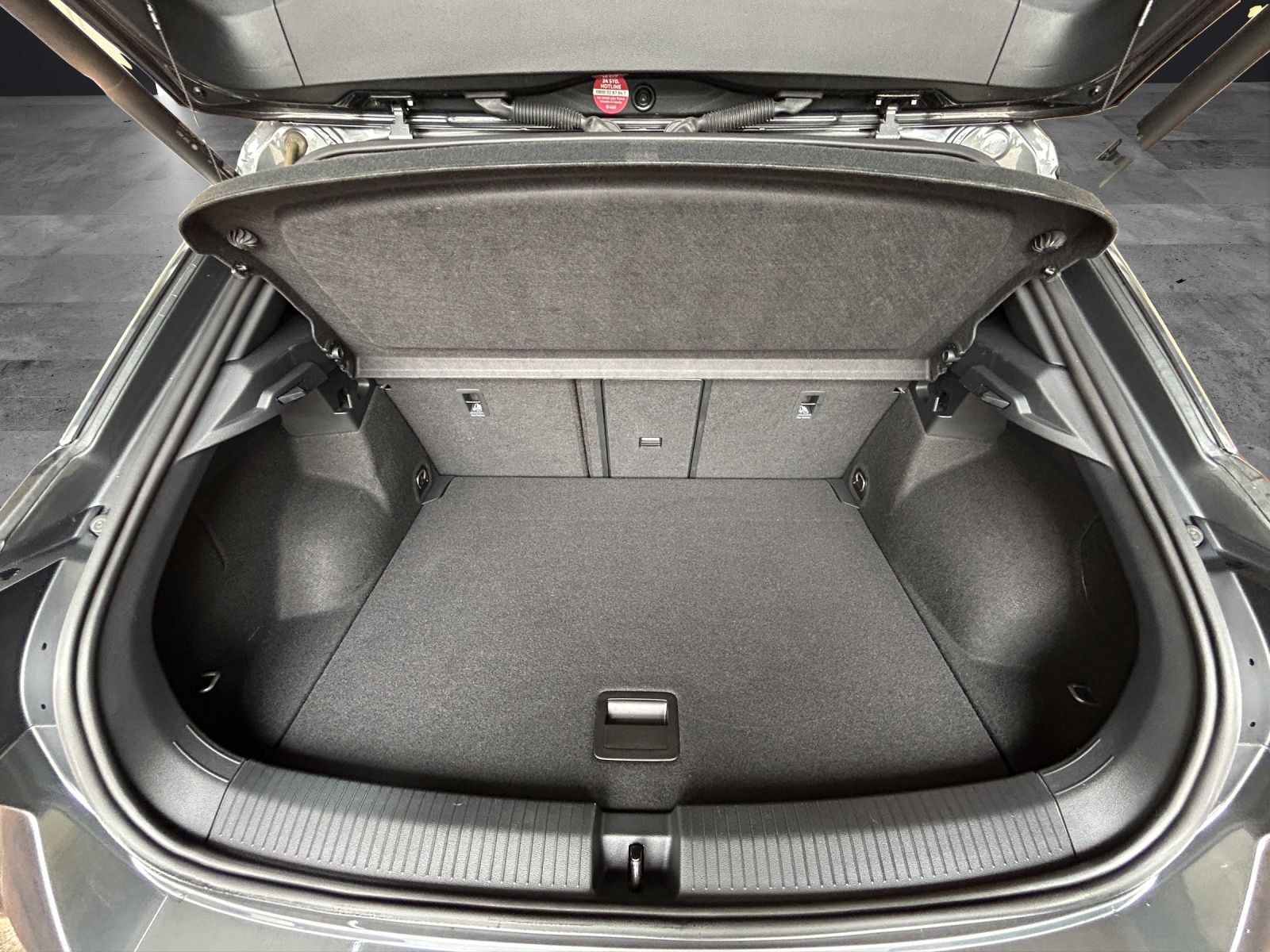 Volkswagen T-Roc R 4M DSG - Samsaru's Car Outlet