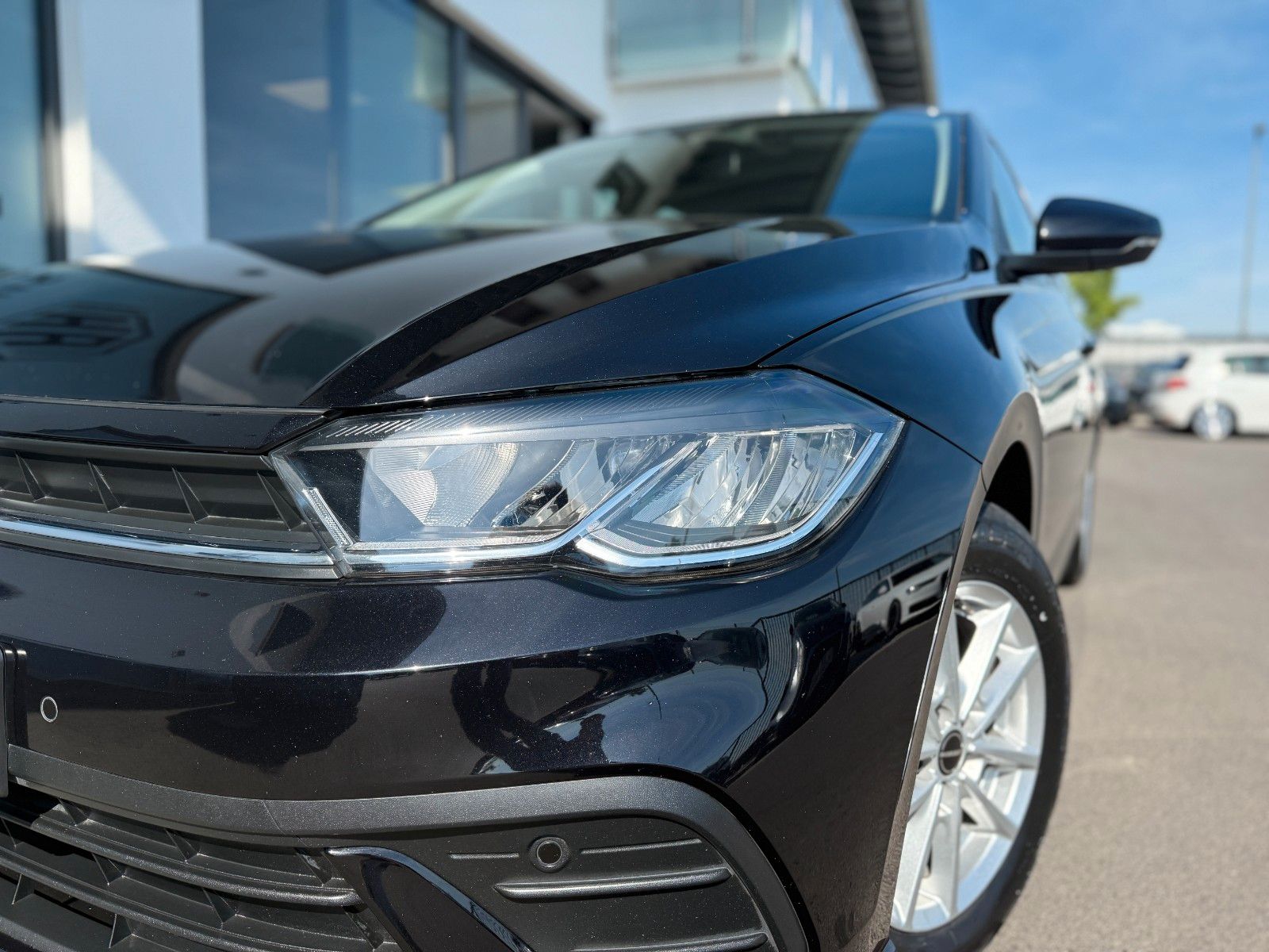 Volkswagen Polo VI Life 70KW DSG - Samsaru's Car Outlet