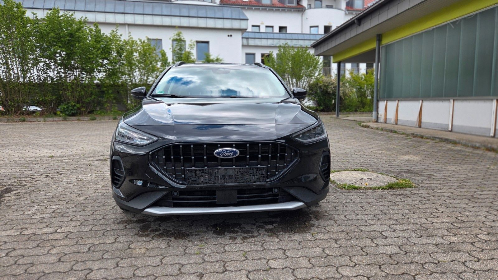 Ford Focus Lim. Active X 1. Hand 8fach bereift