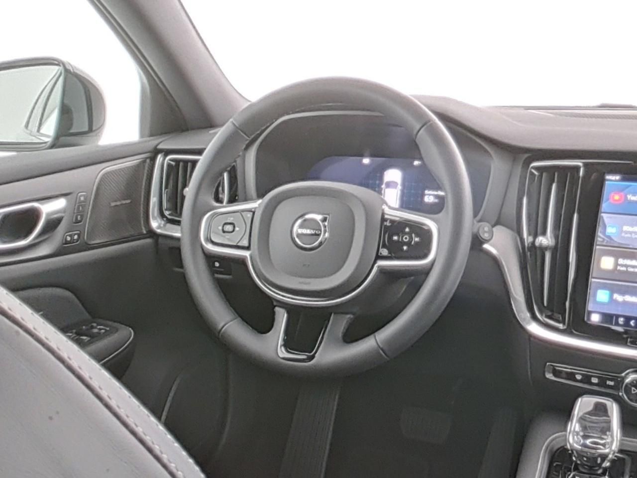 Volvo V60 T6 Recharge AWD PlusDark+AHK+360°+STANDHZ+LM