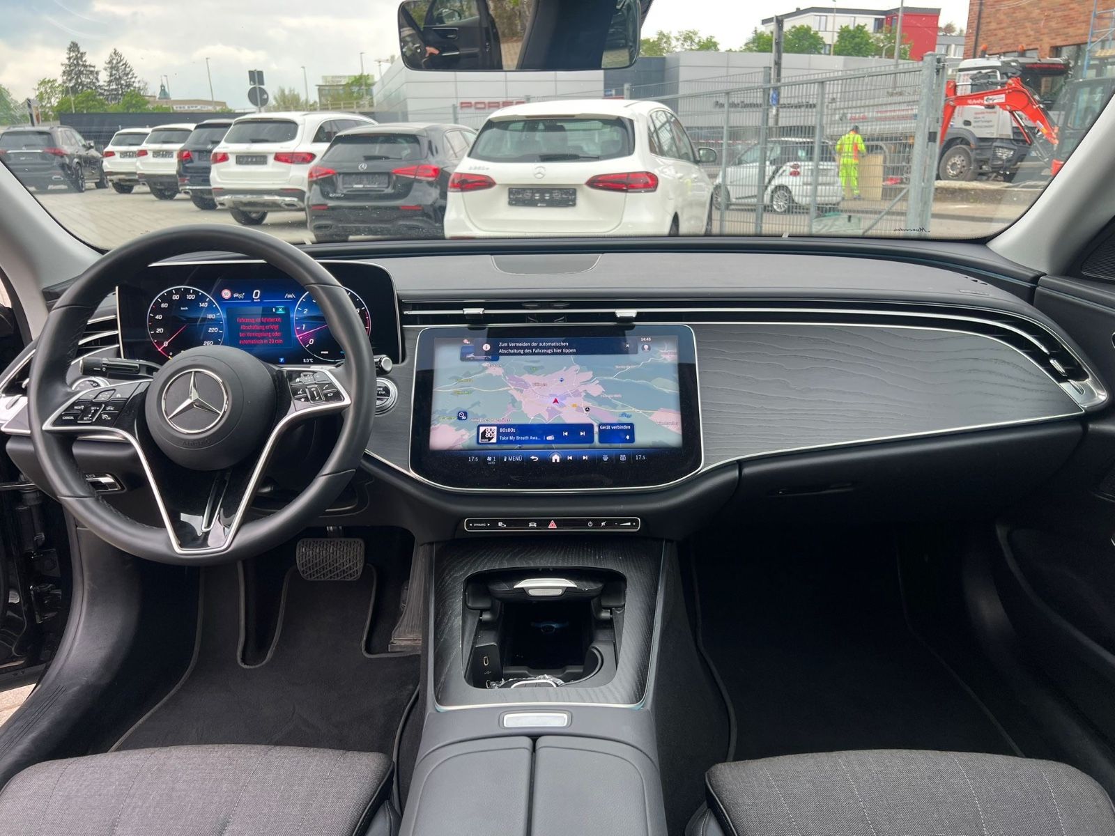 Mercedes-Benz E 200 - Samsaru's Car Outlet