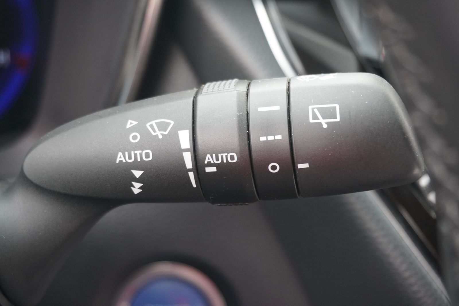 Toyota Corolla 2.0 Hybrid Lounge - Samsaru's Car Outlet