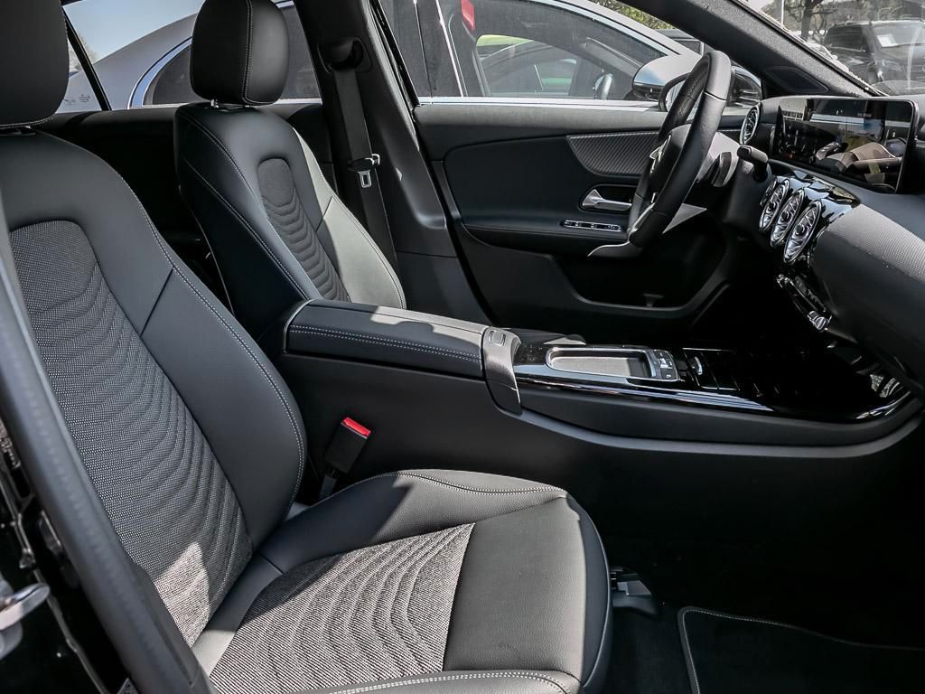 Mercedes-Benz A 180 Progressive Advanced Plus Black - Samsaru's Car Outlet