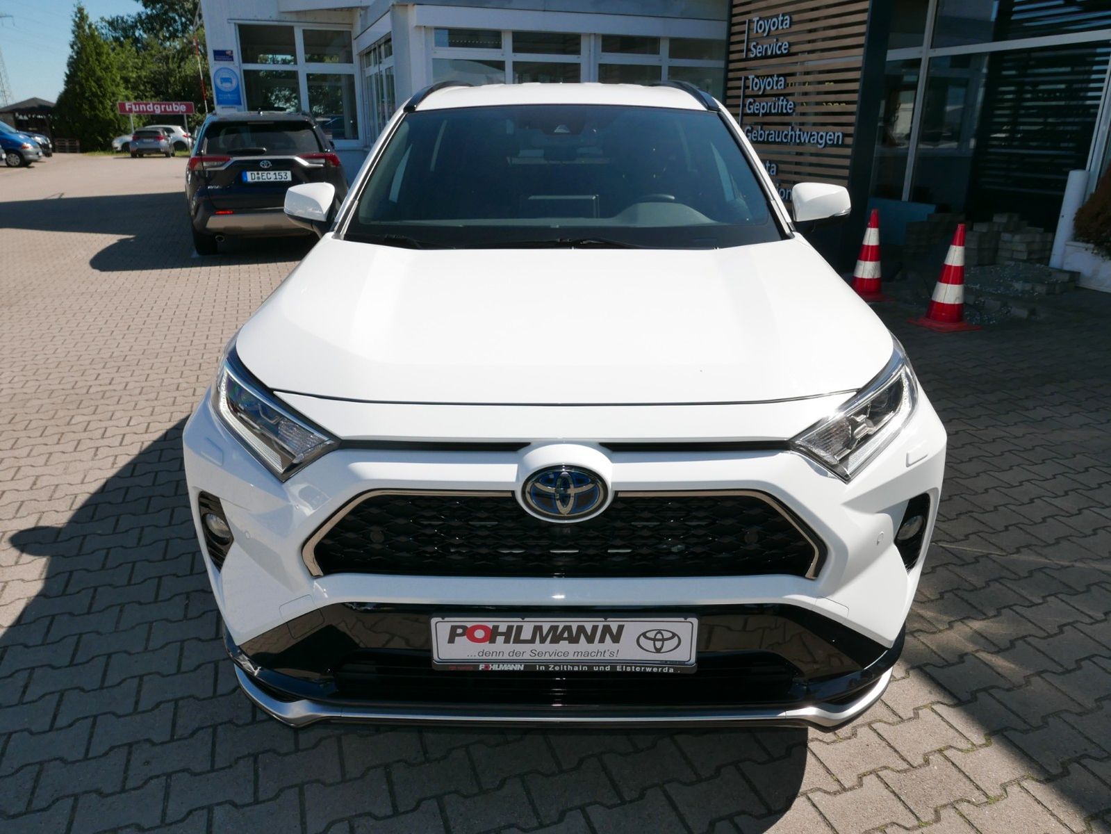 Toyota RAV 4 Plug-in Hybrid 4x4 - Samsaru's Car Outlet