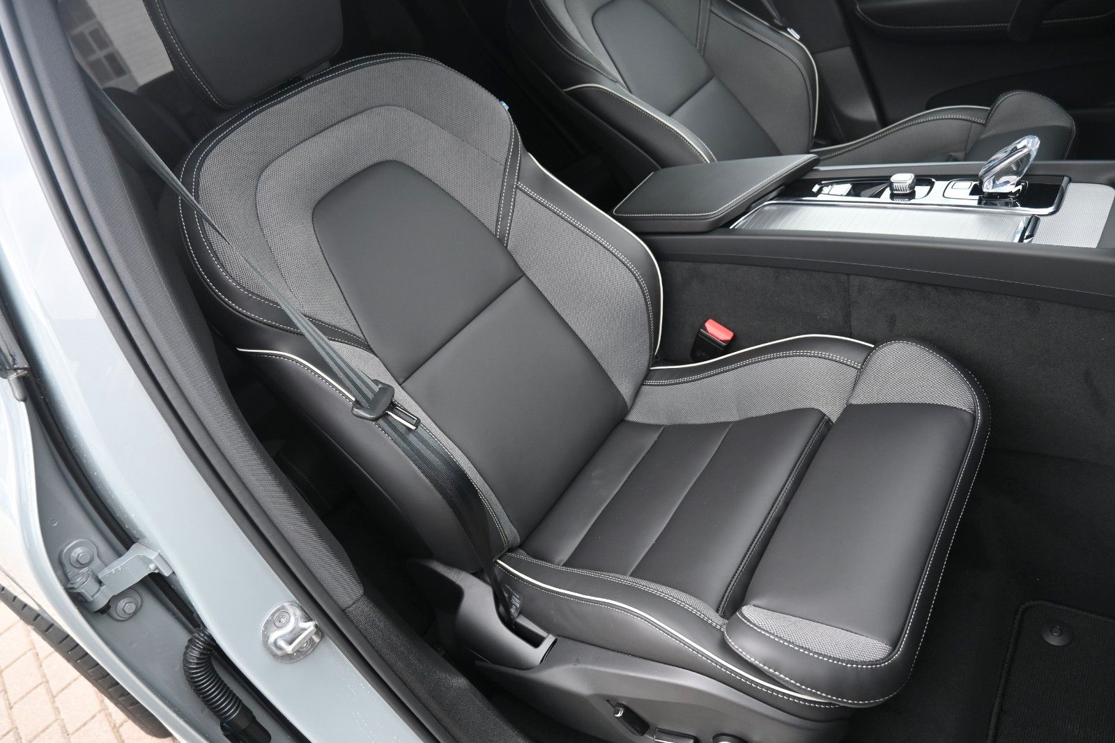 Volvo XC60 B5 Benzin AWD Plus Dark*FSHZG*360°*ACC*AHK