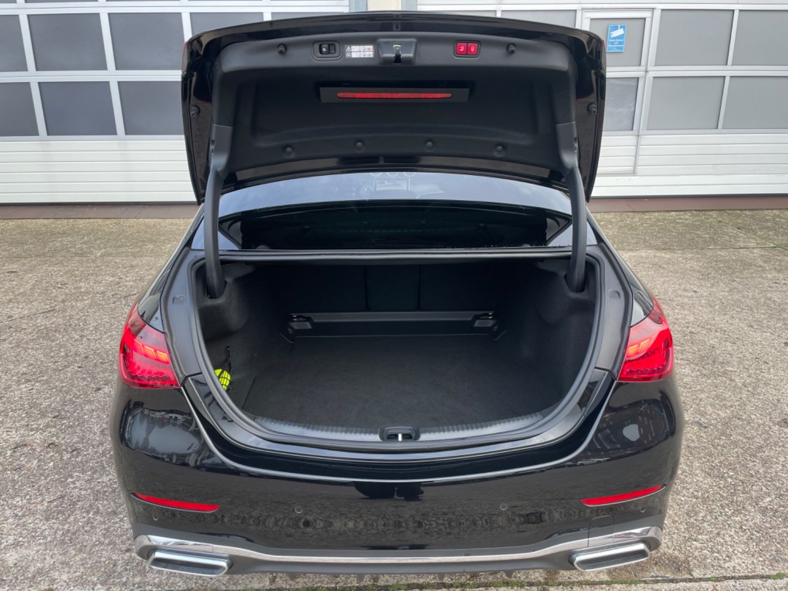 Mercedes-Benz C 220d AMG - Samsaru's Car Outlet