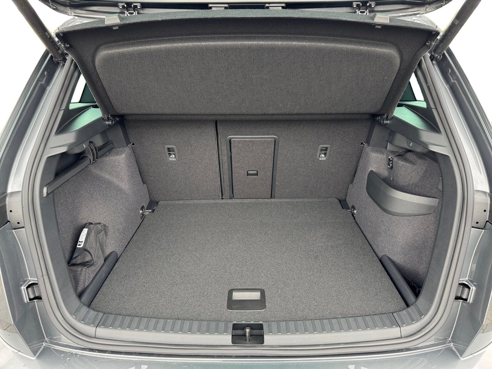 Skoda Karoq Sportline 4x4 TSI DSG|5-JGARANTIE|PANO|AHK