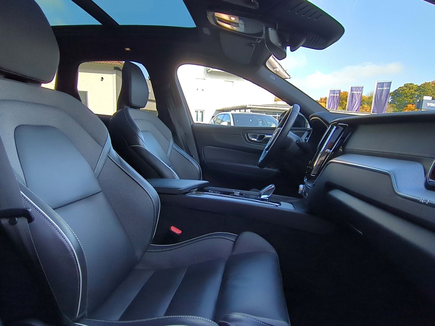 Volvo XC60 Ultimate Dark AWD HUD AHK Leder Digitales C