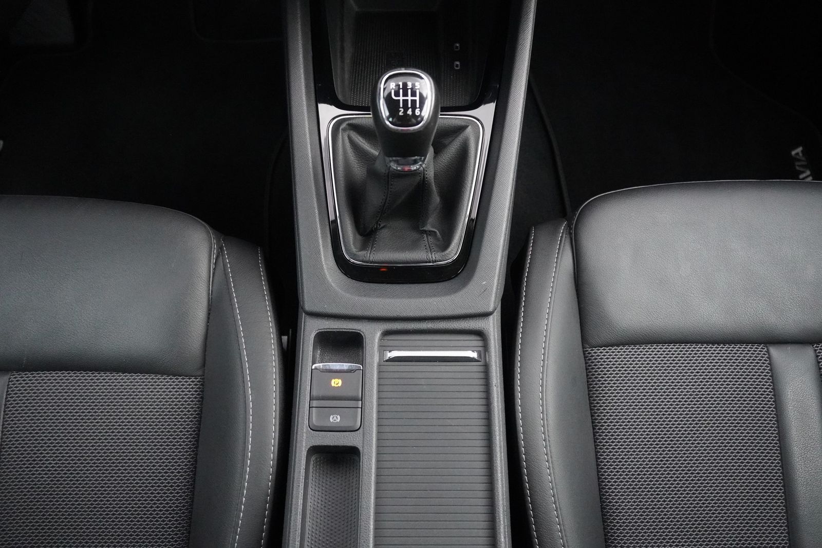 Skoda Octavia Combi 2.0 TDI Style - Samsaru's Car Outlet
