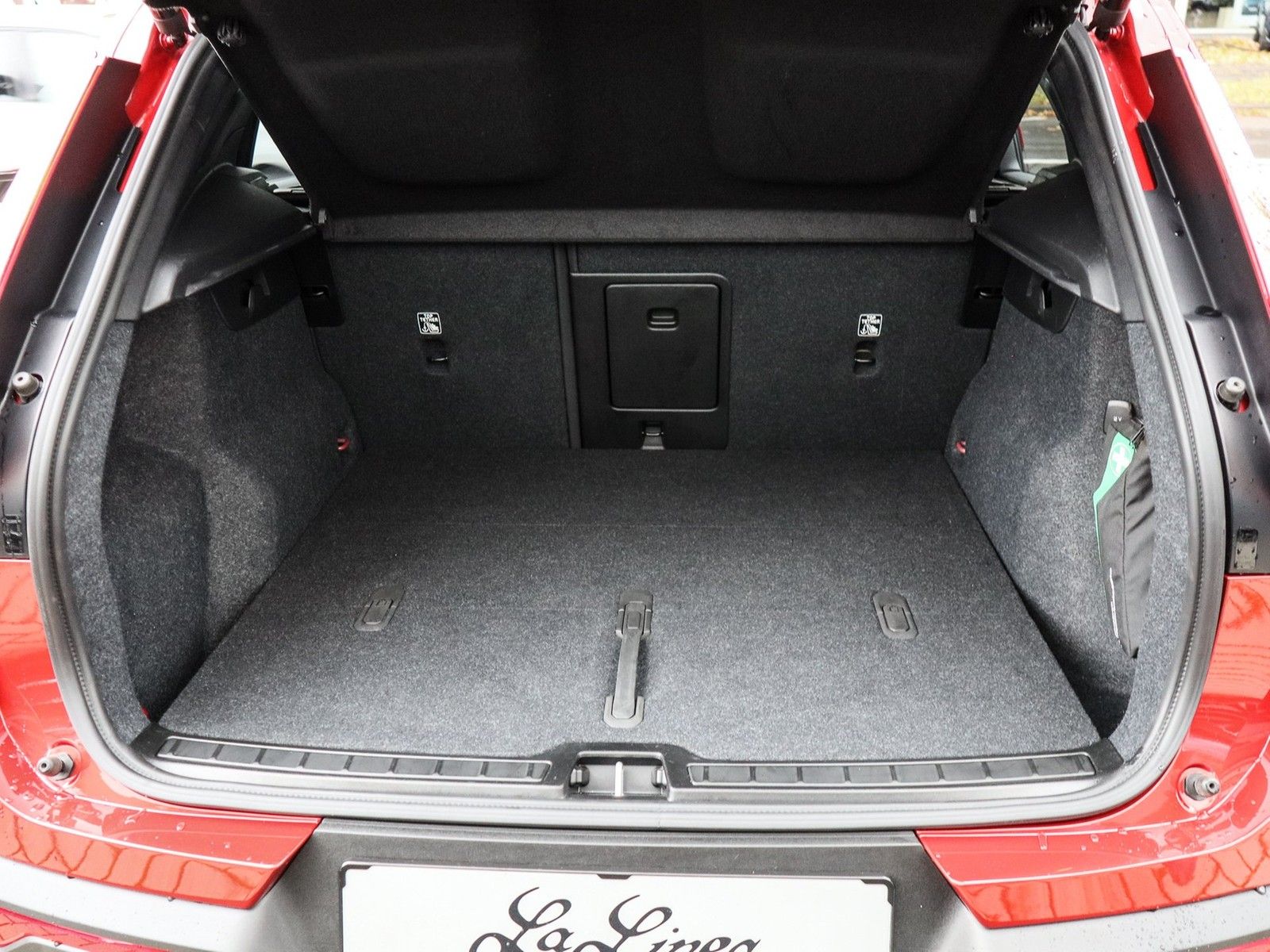 Volvo XC40 B3 (B) Core #AHK/Sitzh./PDC/RFK/Automatik/N